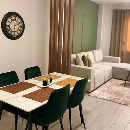טיראנה Enol Plazza Apartment מראה חיצוני תמונה